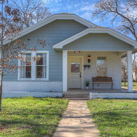 Luxury Home 1 Block To Main With Hottub Fredericksburg Exterior photo