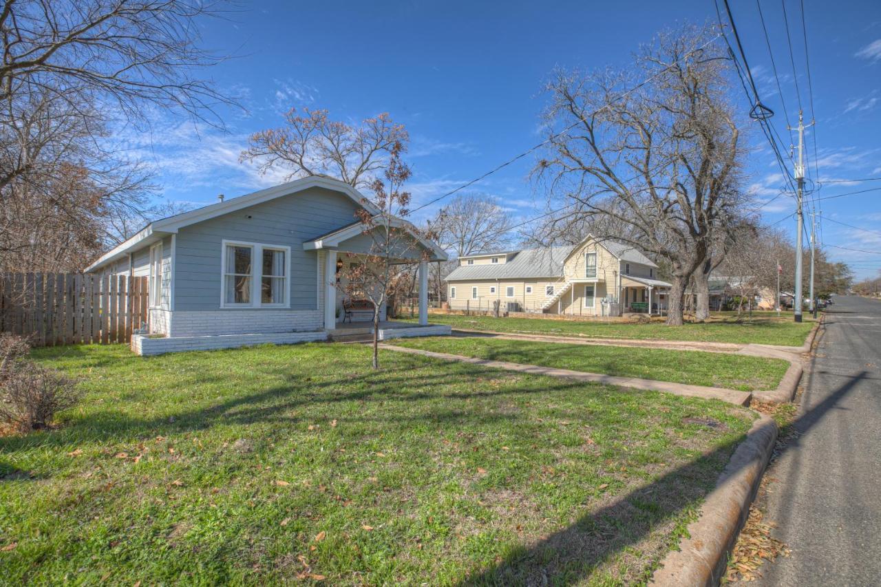 Luxury Home 1 Block To Main With Hottub Fredericksburg Exterior photo