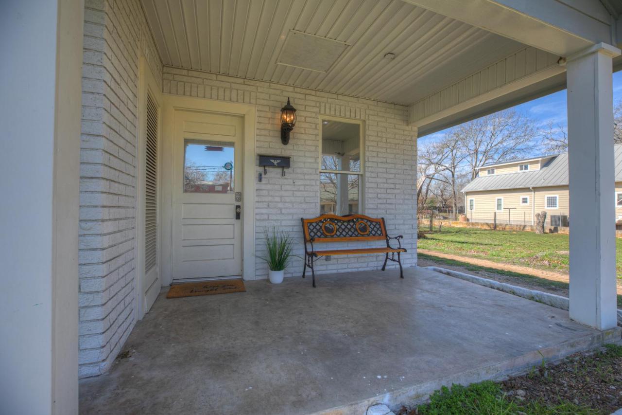 Luxury Home 1 Block To Main With Hottub Fredericksburg Exterior photo