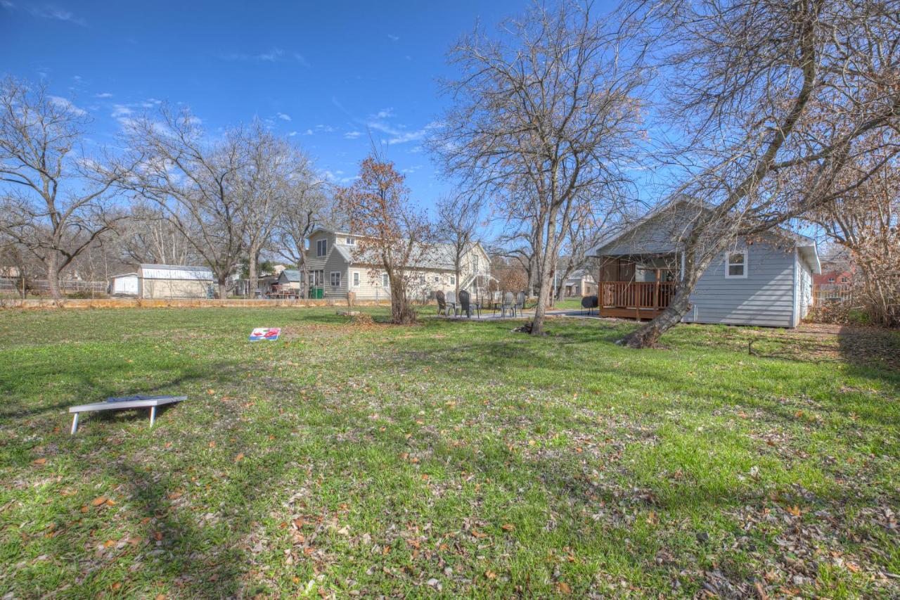 Luxury Home 1 Block To Main With Hottub Fredericksburg Exterior photo