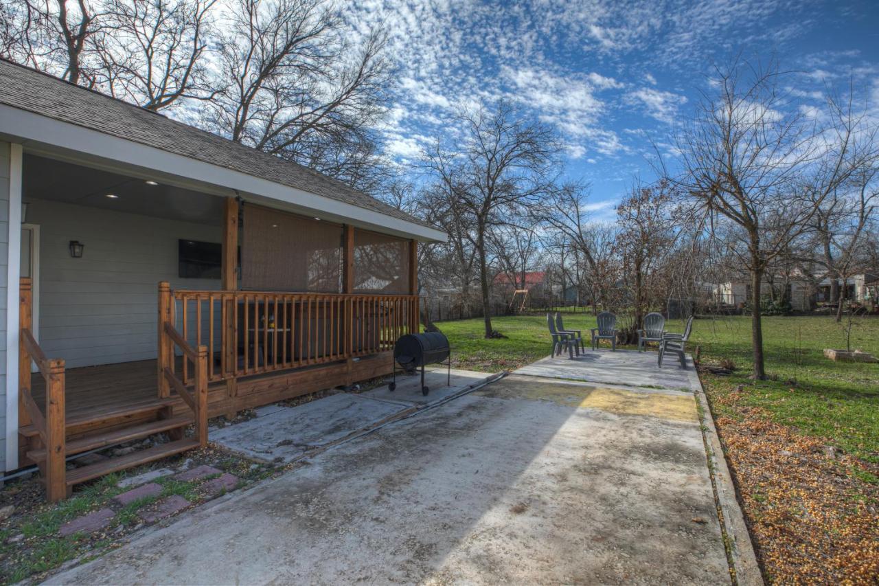 Luxury Home 1 Block To Main With Hottub Fredericksburg Exterior photo