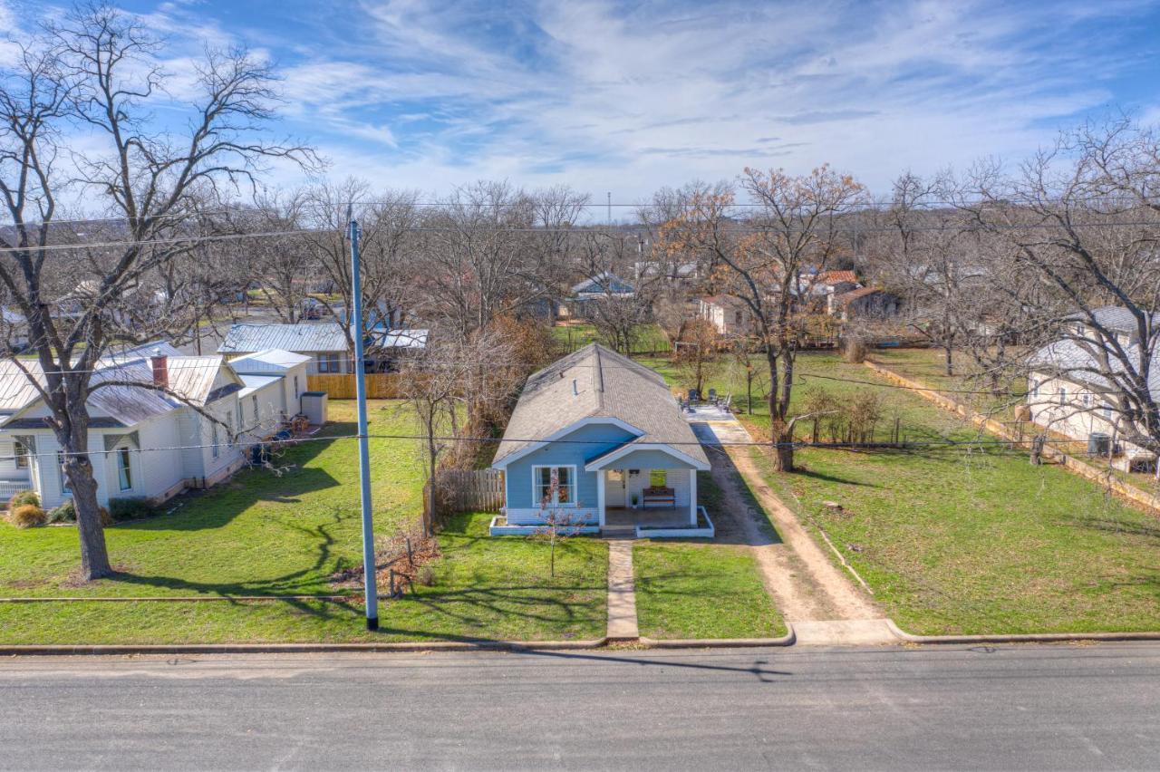 Luxury Home 1 Block To Main With Hottub Fredericksburg Exterior photo